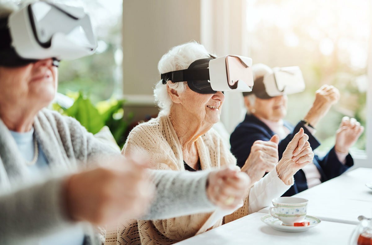 Seniors use virtual reality headset as a senior living amenity.
